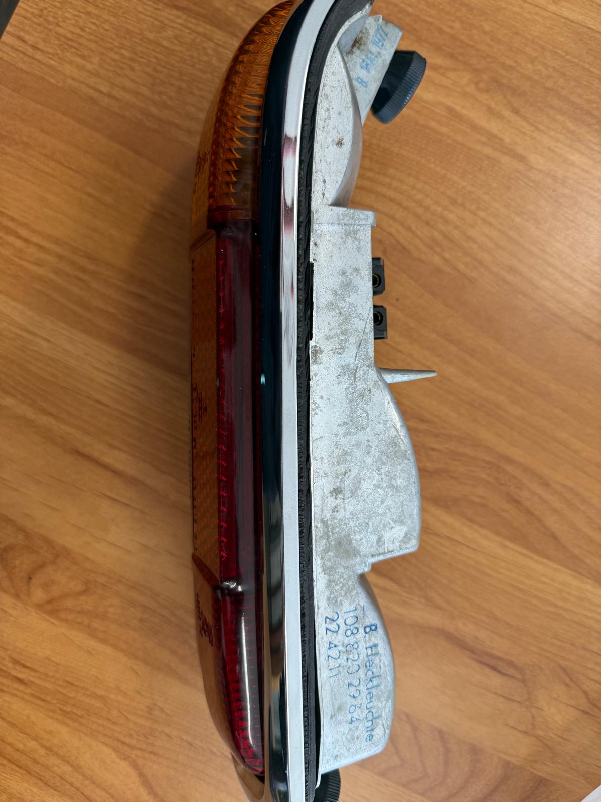 Mercedes-Benz W108 W109 Achterlicht Links Nieuw NOS OEM 1088202964 | 250S 250SE 280S 280SE 300SEL - Afbeelding 4